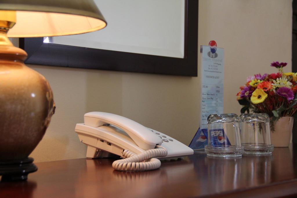 Hanoi Capital Hotel Buitenkant foto